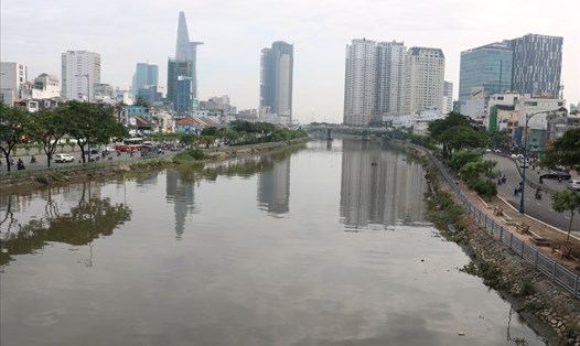 Hai bên bờ sông Sài Gòn cần được quy hoạch và xây dựng 2 tuyến đường chạy dọc bờ kênh.