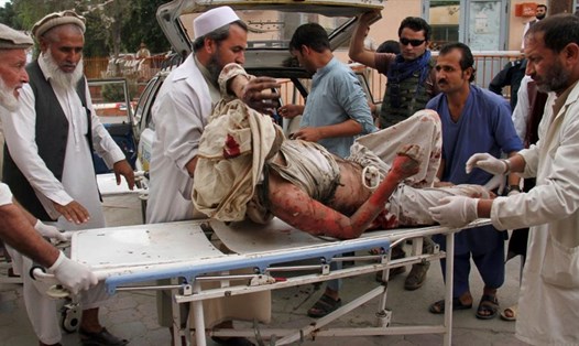 62 người thiệt mạng trong vụ đánh bom ngày 18.10 ở Afghanistan. Ảnh: CNN.