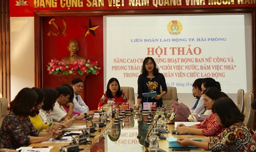 Phó Chủ tịch LĐLĐ TP Hải Phòng Đào Thị Huyền phát biểu tại hội thảo. Ảnh MD