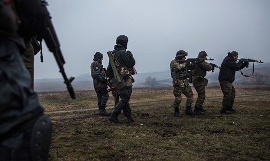 Ukraina đồng ý lịch trình nhằm chấm dứt cuộc xung đột ở Donbass. Ảnh: Bloomberg