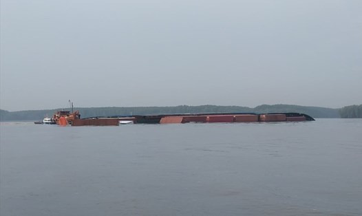 Hiện trường vụ chìm tàu hàng 8.000 tấn trên sông Lòng Tàu (huyện Cần Giờ, TP.Hồ Chí Minh).  Ảnh: C.T.V