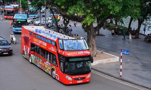 Xe buýt 2 tầng mui trần đã được triển khai ở Hà Nội. Ảnh: Phan Anh Phú