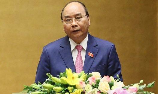 Thủ tướng Nguyễn Xuân Phúc trình bày báo cáo trước Quốc hội. Ảnh VGP.