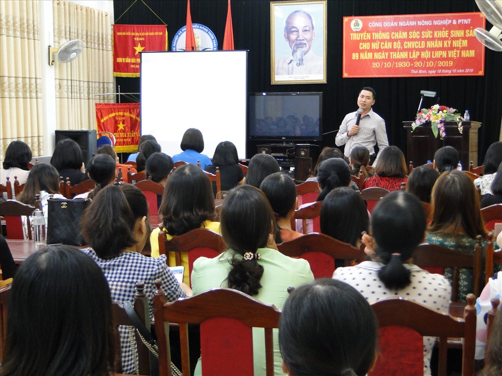 Các đại biểu nữ ở các CĐCS thuộc Công đoàn ngành NN&PTNT tham dự hội nghị. Ảnh: B.Mạnh
