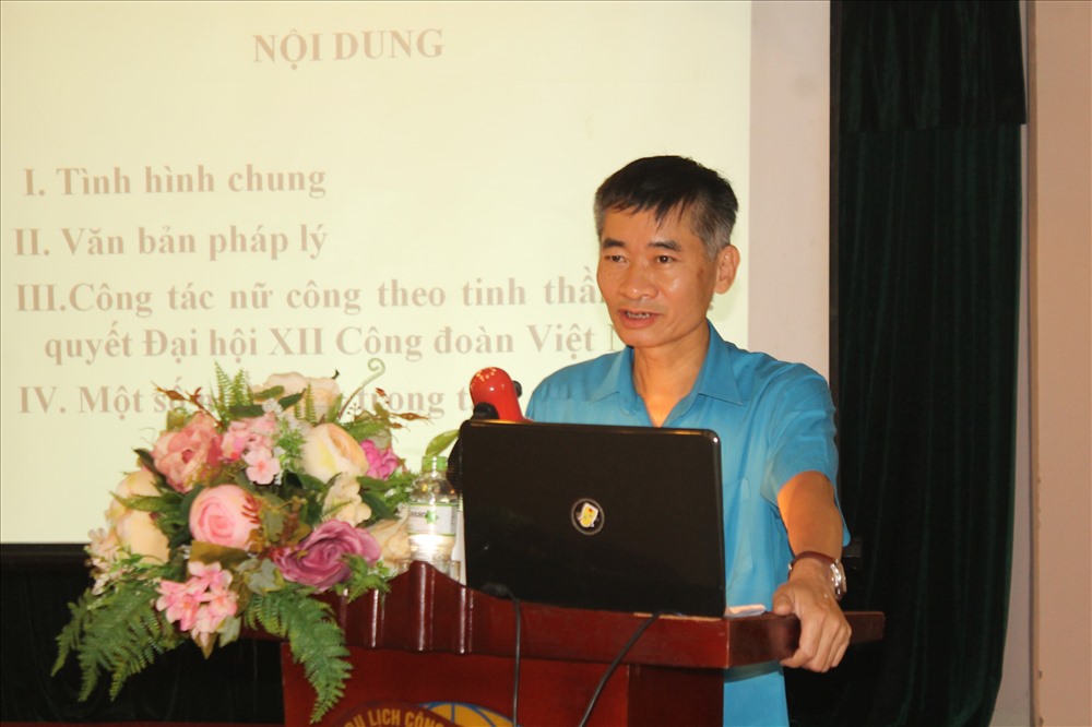 Phó Chủ tịch Tổng LĐLĐVN Trần Văn Thuật khai mạc buổi tập huấn. Ảnh: Đặng Luân