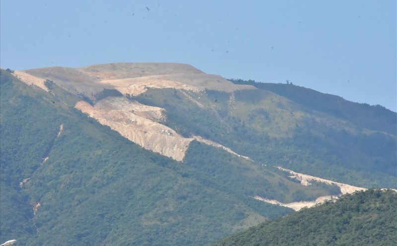 Dự án Khu du lịch Cửu Long Sơn Tự cày nát núi Chín Khúc, Nha Trang. Ảnh: N.B