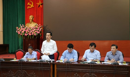Ông Vũ Đăng Định - Chánh văn phòng UBND thành phố Hà Nội thông tin tại buổi giao ban. Ảnh: NH