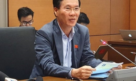 Đại biểu Quốc hội Võ Văn Thưởng phát biểu, góp ý tại tổ về dự án sân bay Long Thành. Ảnh: Lương Kết