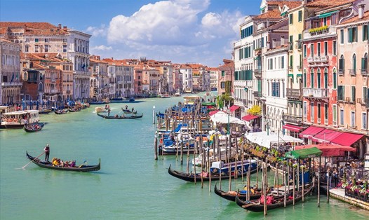 "Venice mệt mỏi" với những hành động "điên rồ" của du khách. Ảnh: Dailymail.