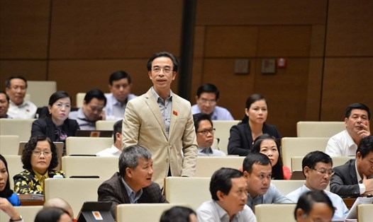 Đại biểu Nguyễn Quang Tuấn (Đoàn Hà Nội) góp ý thảo luận về dự án sửa đổi Luật Cán bộ, công chức và Luật Viên chức.