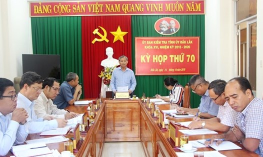 Chủ nhiệm Ủy ban Kiểm tra Tỉnh ủy Phan Xuân Lĩnh chủ trì cuộc họp. Ảnh Báo Đắk Lắk.