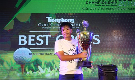 Tiền Phong Golf Championship khép lại thành công rực rỡ với chức vô địch thuộc về golfer Nguyễn Vũ Quốc Anh. Ảnh: Như Ý