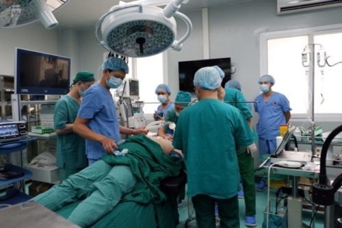 Một ca viêm cơ tim được các bác sĩ Bệnh viện Bạch Mai, Hà Nội điều trị.