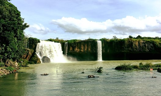 Thác Dray Nur nhìn từ xa (ảnh K.Q)