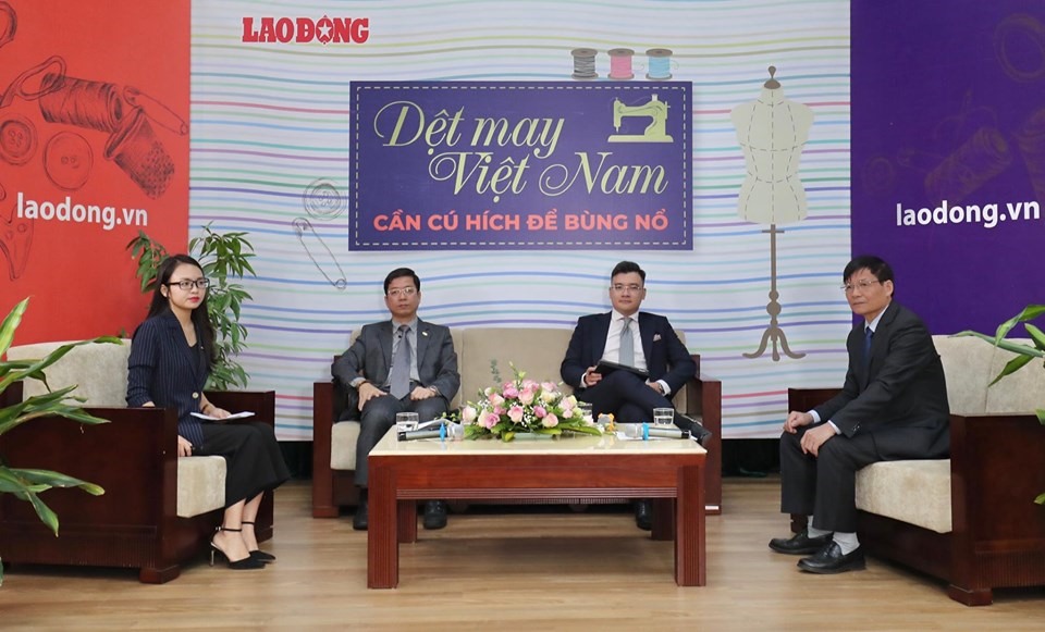 Các khách mời tham gia buổi tọa đàm. Ảnh: Sơn Tùng