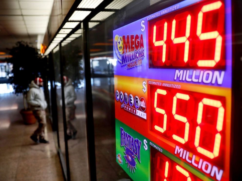 Một bệnh nhân ung thư đại trực tràng trúng xổ số vào đợt hóa trị cuối cùng. Ảnh: ABC.