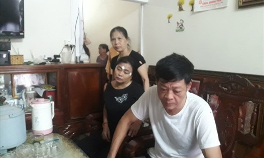 Gia đình ông Thìn ở thị trấn Nghèn (Can Lộc, Hà Tĩnh) đau buồn khi con gái là Phạm Thị Trà My mất tích ở Anh. Ảnh: Trần Tuấn