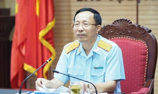 Tổng cục Trưởng Tổng cục Hải quan -  Nguyễn Văn Cẩn.
