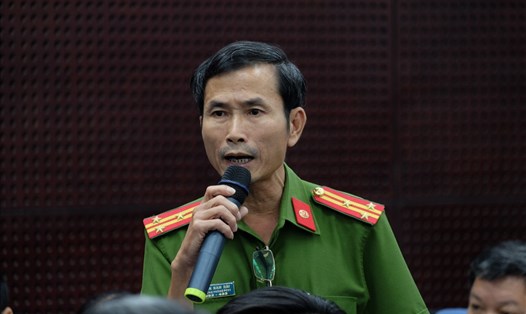 Thượng tá Trần Nam Hải - Trưởng phòng Cảnh sát hình sự (công an TP Đà Nẵng) trả lời tại buổi họp báo. ảnh: H.Vinh