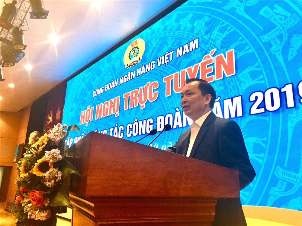Đồng chí Đào Minh Tú – Phó Thống đốc Ngân hàng Nhà nước, Chủ tịch Công đoàn Ngân hàng Việt Nam phát biểu khai mạc hội nghị. Ảnh: Trần Dịu