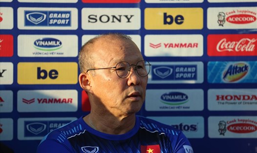 Huấn luyện viên Park Hang-seo cho rằng, ông Nishino nên nhìn nhận lại học trò của mình trước khi chỉ trích Bùi Tiến Dũng. Ảnh: Hoài Thu