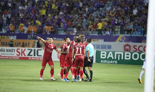 CLB TPHCM phản ứng ở trận thua Hà Nội tại bán kết Cúp QG 2019. Ảnh: HOÀI THU
