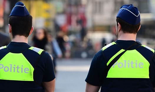 Cảnh sát Bỉ đang điều tra vụ phát hiện người di cư trong xe tải ở Antwerp. Ảnh: Sky News