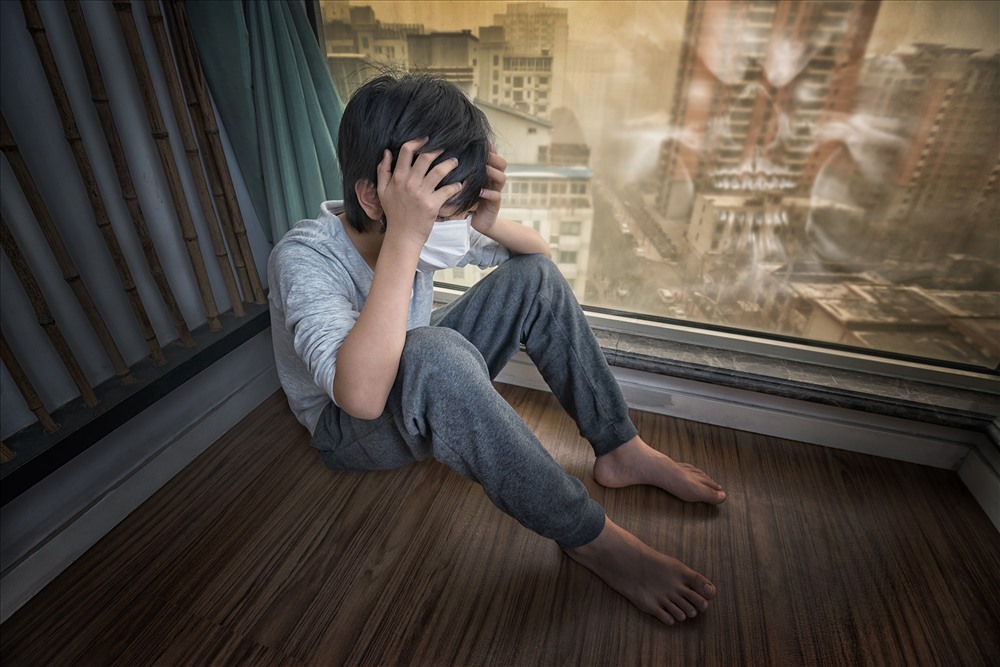 Trẻ em đang phải hứng chịu hậu quả của ô nhiễm không khí. Ảnh: medium.com