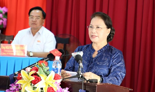 Chủ tịch Quốc hội Nguyễn Thị Kim Ngân trả lời ý kiến của các cử tri. Ảnh: H.Thơ