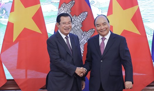 Thủ tướng nguyễn Xuân Phúc và Thủ tướng Campuchia Hun Sen. Ảnh: Sơn Tùng.