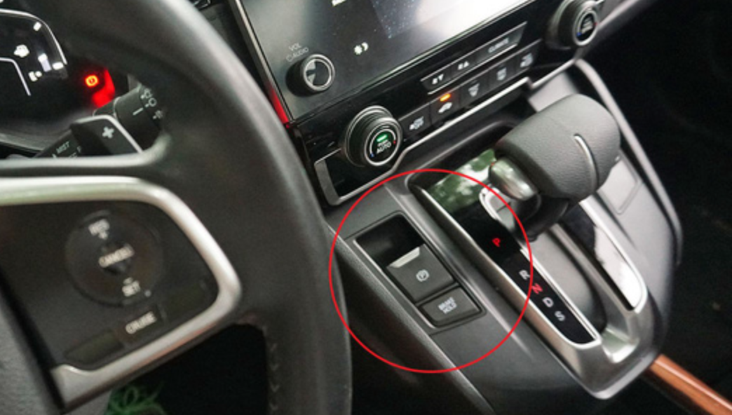 Vị trí phanh tay điện tử trên ô tô. Ảnh BD.