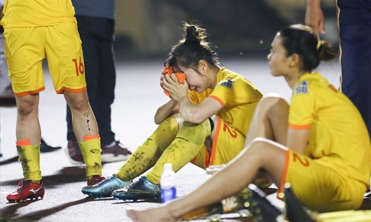 Trần Thị Hồng Nhung bật khóc khi không thể giúp Hà Nam có huy chương tại giải VĐQG nữ 2019.