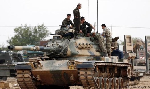 Thổ Nhĩ Kỳ tuyên bố sẽ sớm tấn công vùng phía đông sông Euphrates ở Syria. Ảnh: DPA