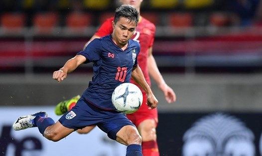 Chanathip Songkrasin sẽ vắng mặt ở trận đấu với tuyển UAE? Ảnh: Siam Sport