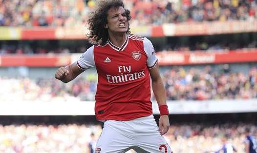 Sự tỏa sáng của David Luiz giúp Arsenal đánh bại Bournemouth. Ảnh: AP