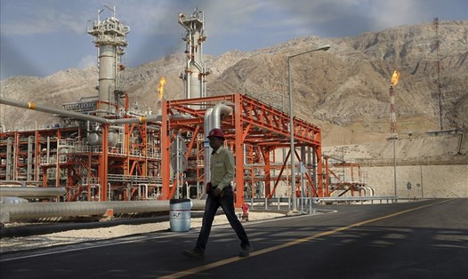 Iran cho biết Tập đoàn dầu khí quốc gia Trung Quốc rút khỏi thỏa thuận trị giá 5 tỉ USD. Ảnh: AP