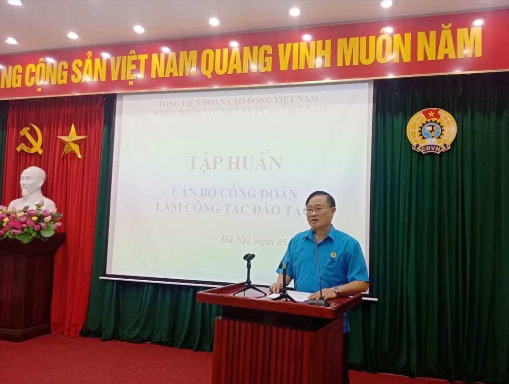 Đồng chí Vũ Ngọc Chính, Phó Chủ tịch Công đoàn Xây dựng Việt Nam phát biểu khai mạc.