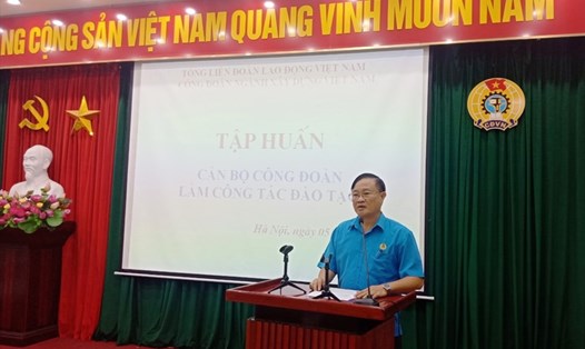 Đồng chí Vũ Ngọc Chính, Phó Chủ tịch Công đoàn Xây dựng Việt Nam phát biểu khai mạc.