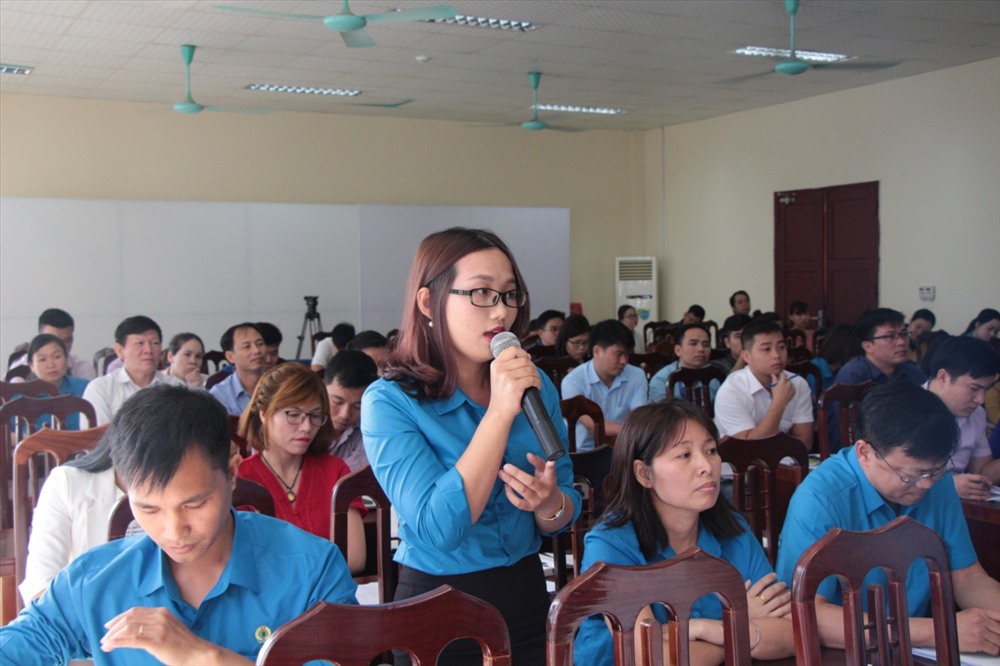 Đồng chí Lê Thị Huế, Chủ tịch Công ty Italisa Việt Nam tham gia ý kiến vào dự thảo Bộ luật Lao động (sửa đổi).