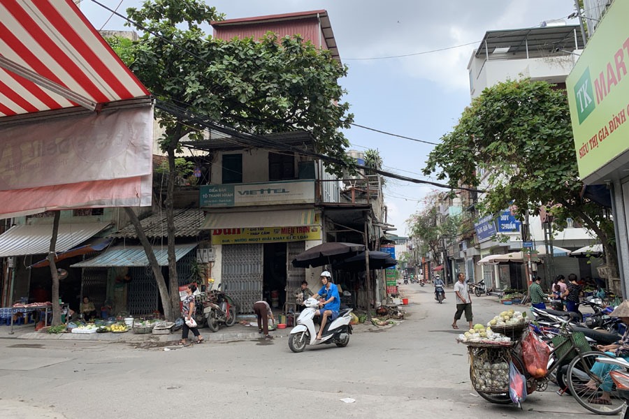 Nhịp sống của người dân gần Công ty Rạng Đông đã ổn định trở lại. Ảnh: LAN PHƯỢNG