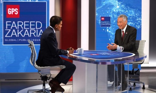 Thủ tướng Singapore Lý Hiển Long (trái) trong cuộc phỏng vấn với CNN. Ảnh: Bộ Thông tin và Truyền thông Singapore