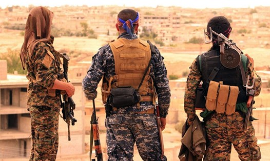 Các tay súng người Kurd thuộc Lực lượng dân chủ Syria (SDF). Ảnh: AP.