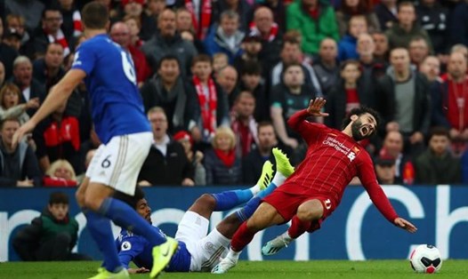 Salah gặp chấn thương trong trận gặp Leicester City.