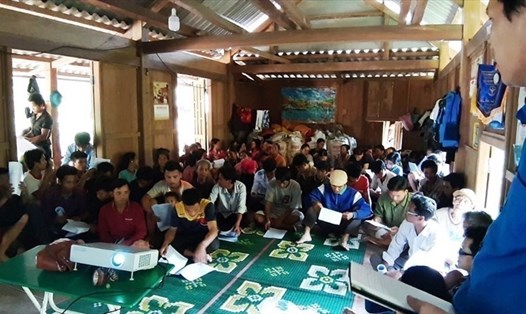 Sở LĐTBXH tỉnh Quảng Trị tổ chức tập huấn bài trừ tảo hôn cho người dân miền núi. Ảnh: TL