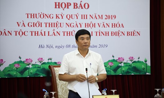 Ông Nguyễn Thái Bình - Người Phát ngôn của Bộ VHTTDL - trả lời câu hỏi của báo chí liên quan đến việc quản lý tiền công đức trong cơ sở thờ tự. Ảnh: Hoài Anh