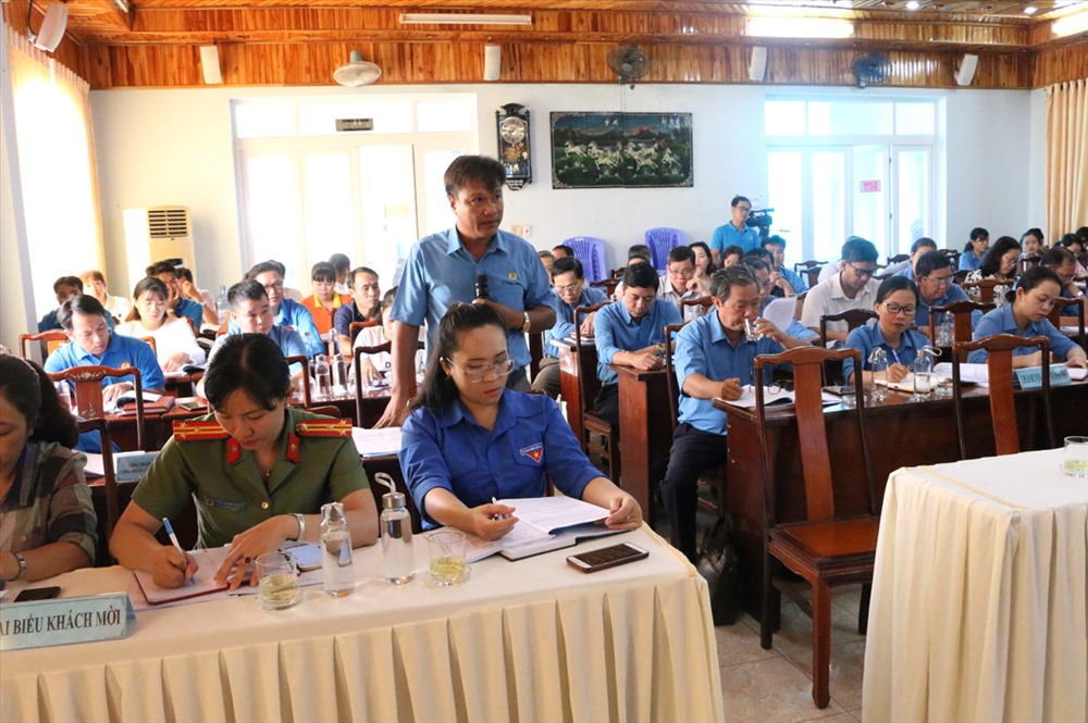 Đại biểu tham gia đóng góp ý kiến tại Hội nghị.