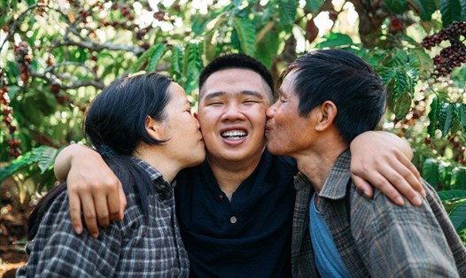 Bộ ảnh về gia đình của Lưu Xuân Đức đã gây ấn tượng mạnh đối với cộng đồng.