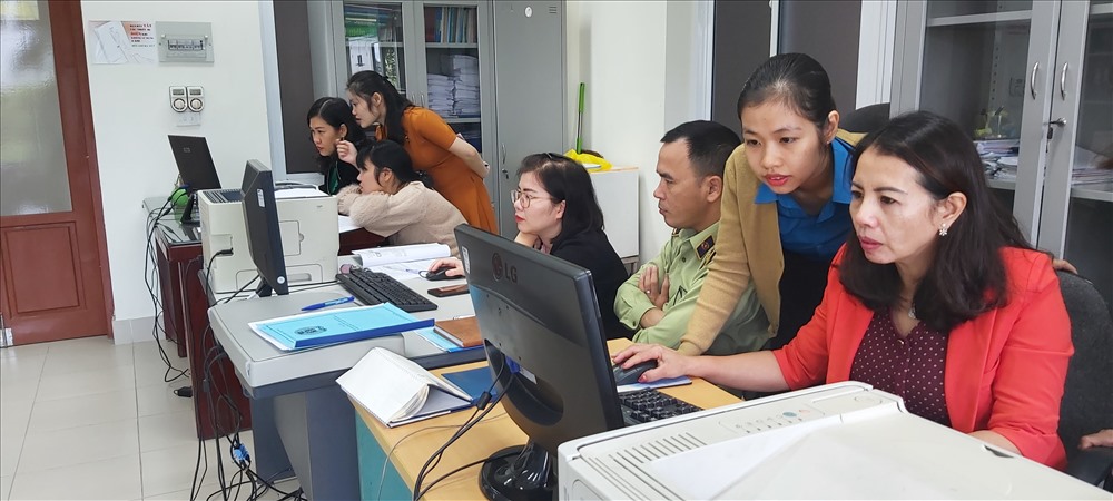 Học viên thực hành trực tiếp trên máy tính