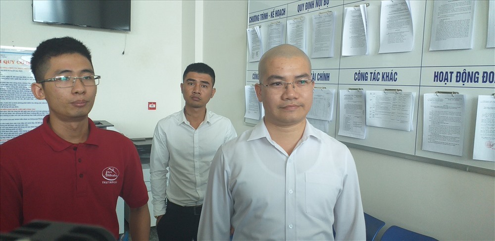 Nguyễn Thái Luyện trong một lần tới làm việc với cơ quan chức năng tỉnh Bà Rịa - Vũng Tàu (áo trắng, góc phải). Ảnh: CTV