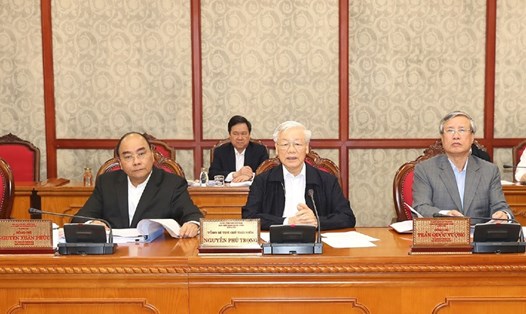 Tổng Bí thư, Chủ tịch Nước Nguyễn Phú Trọng (giữa) chủ trì họp Bộ Chính trị chiều 1.11. Ảnh: TTXVN
